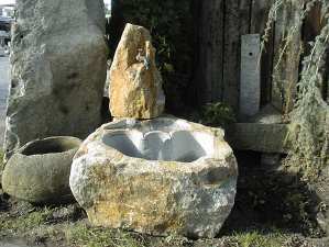 Brunnen Stein Naturstein Steinbrunnen Gartenbrunnen Steinmetz Vorarlberg