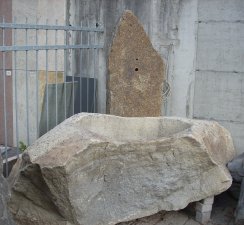 Schpfbrunnen Stein Brunnen Lustenau Vorarlberg Garten Naturstein