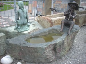 Brunnen Stein Naturstein Gartenbrunnen Steinbrunnen Garten Granitbrunnen Granit Steinmetz Vorarlberg Lustenau Dornbirn Bregenz Feldkirch Bludenz Lech Zrs Hard Hchst Fuach Kennelbach Hohenems