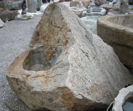 Felsenbrunnen Brunnen Stein Naturstein Gartenbrunnen Steinmetz Vorarlberg