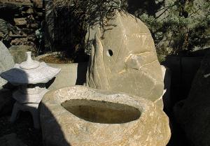 Brunnen Stein Naturstein Gartenbrunnen Steinmetz Vorarlberg