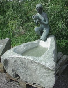 Brunnen Stein Naturstein mit Bronzeguß Skulptur Gartenbrunnen Steinbrunnen Garten Granitbrunnen Granit Steinmetz Österreich Vorarlberg Lustenau Dornbirn Bregenz Feldkirch Bludenz Lech Zürs Hard Höchst Fußach Kennelbach Hohenems