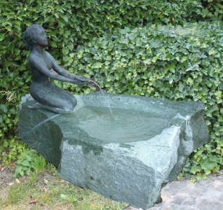 Brunnen Stein Naturstein Gartenbrunnen Wasserspiel Steinbrunnen Garten Granitbrunnen Granit Steinmetz sterreich Vorarlberg Lustenau Dornbirn Bregenz Feldkirch Bludenz Lech Zrs Hard Hchst Fuach Kennelbach Hohenems