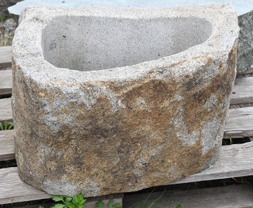 Gartenbrunnen Stein Naturstein Brunnen Steinbrunnen Garten Granitbrunnen Granit Steinmetz Österreich Vorarlberg Lustenau Dornbirn Bregenz Feldkirch Bludenz Lech Zürs Hard Höchst Fußach Kennelbach Hohenems