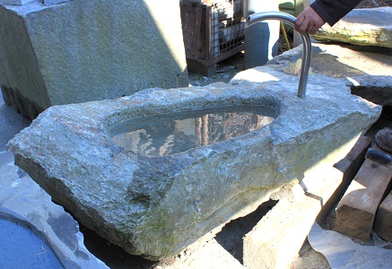 Brunnen Wasserspiel Vorarlberg Schweiz Naturstein Gartenbrunnen Wassereinlauf