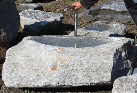 Gartenbrunnen Naturstein Brunnen Vorarlberg Schweiz Wassereinlauf Wasserspiel Naturstein