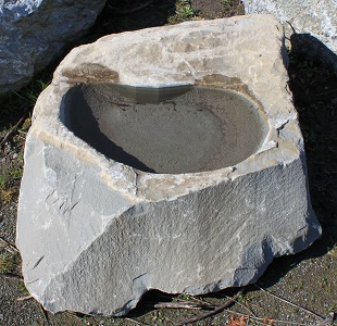Wassertrog Brunnen Naturstein Stein Vorarlberg Schweiz Vogelbad Vogelbädli