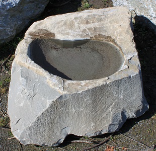 Wassertrog Brunnen Naturstein Stein Vorarlberg Schweiz Vogelbad Vogelbdli