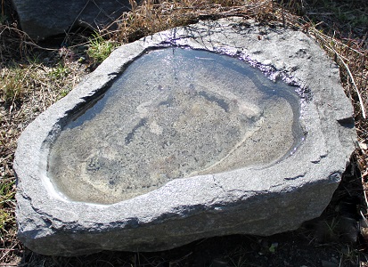 Naturstein Brunnen Garten Wasserspiel Vogeltränke Vogelbädli Vogelbad