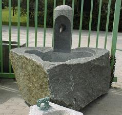 Brunnen Stein Naturstein Gartenbrunnen Steinmetz Vorarlberg