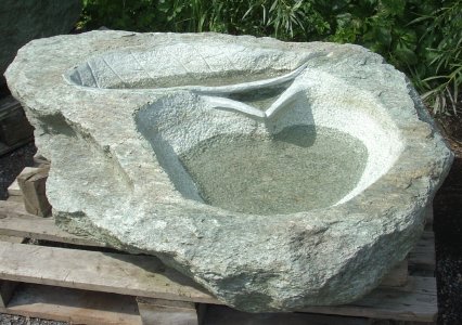 Einlaufstein Brunnen Stein Naturstein Gartenbrunnen Steinbrunnen Garten Granitbrunnen Granit Steinmetz sterreich Vorarlberg Lustenau Dornbirn Bregenz Feldkirch Bludenz Lech Zrs Hard Hchst Fuach Kennelbach Hohenems