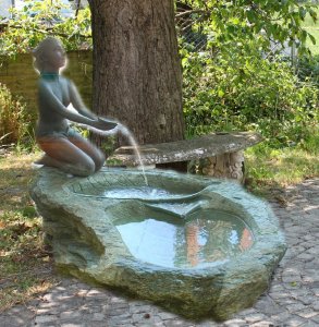 Brunnen Brugger Stein Naturstein Gartenbrunnen Steinbrunnen Garten Granitbrunnen Granit Steinmetz Österreich Schweiz Vorarlberg Lustenau Dornbirn Bregenz Feldkirch Bludenz Lech Zürs Hard Höchst Fußach Kennelbach Hohenems