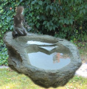 Brunnen Wasserspiel Stein Naturstein Gartenbrunnen Steinbrunnen Garten Granitbrunnen Granit Steinmetz Österreich Vorarlberg Lustenau Dornbirn Bregenz Feldkirch Bludenz Lech Zürs Hard Höchst Fußach Kennelbach Hohenems