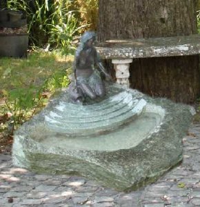 Treppenbrunnen Brunnen Stein Naturstein Gartenbrunnen Steinbrunnen Garten Granitbrunnen Granit Steinmetz Österreich Vorarlberg Lustenau Dornbirn Bregenz Feldkirch Bludenz Lech Zürs Hard Höchst Fußach Kennelbach Hohenems