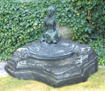Gartenbrunnen Stein Naturstein Brunnen Steinbrunnen Garten Granitbrunnen Granit Steinmetz Österreich Vorarlberg Lustenau Dornbirn Bregenz Feldkirch Bludenz Lech Zürs Hard Höchst Fußach Kennelbach Hohenems