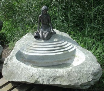 Brunnen Treppen Stein Naturstein Gartenbrunnen Steinbrunnen Garten Granitbrunnen Granit Steinmetz Österreich Vorarlberg Lustenau Dornbirn Bregenz Feldkirch Bludenz Lech Zürs Hard Höchst Fußach Kennelbach Hohenems