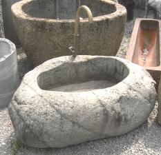 Findling Brunnen Stein Naturstein Gartenbrunnen Steinmetz Vorarlberg